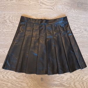 Aritzia Size 6 Black Pleated Leather Skirt